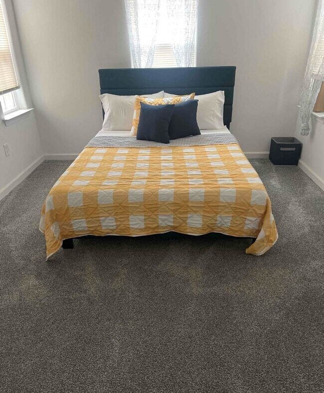 Building Photo - 1538 NE 42nd St