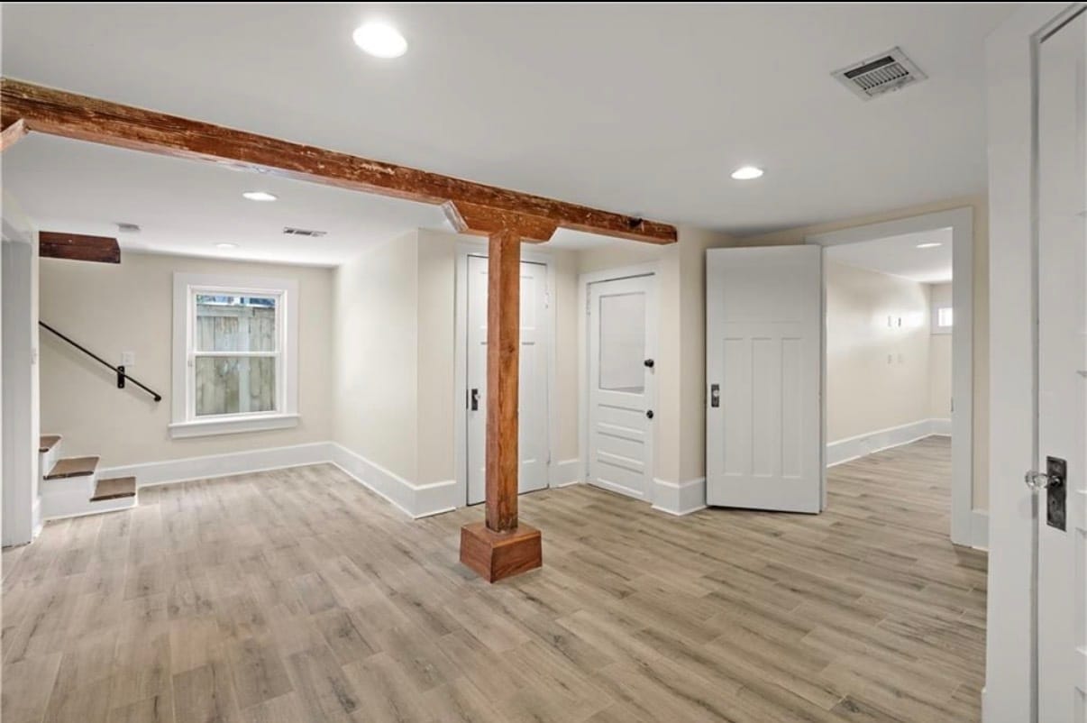 Building Photo - 5815 S Robertson St