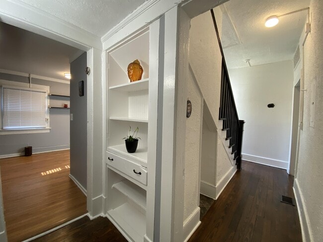 Building Photo - 841 Vedado Way NE