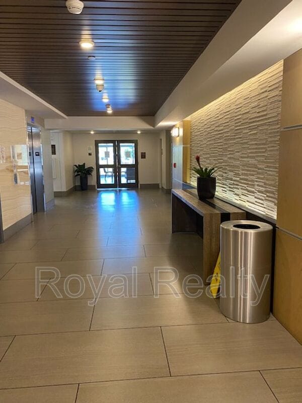 Building Photo - 7000 Hawaii Kai Dr