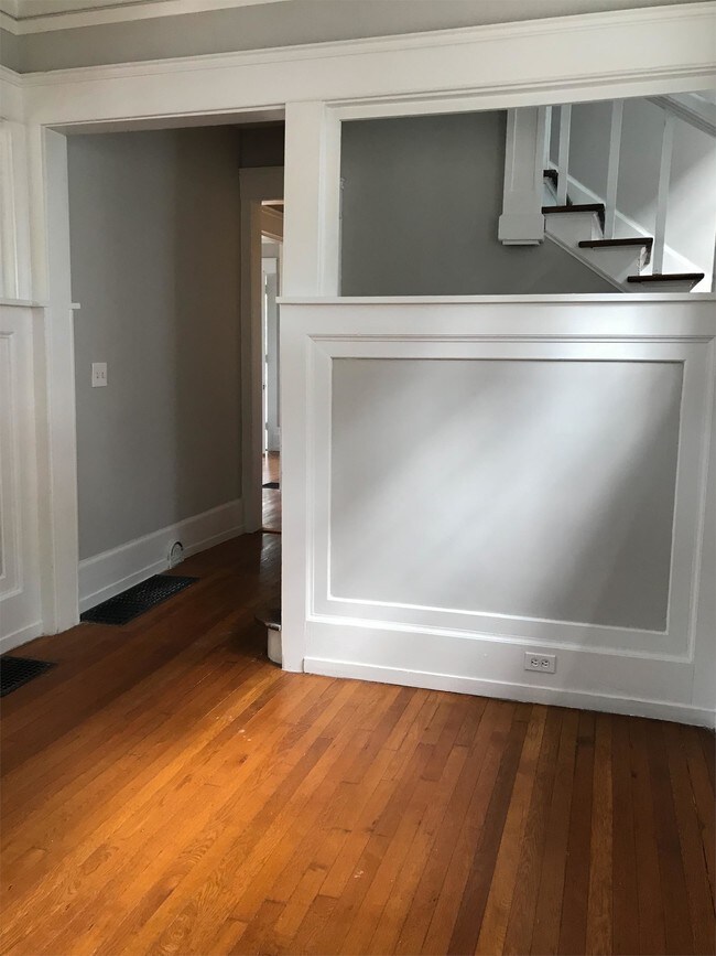 Building Photo - 819 29th St S