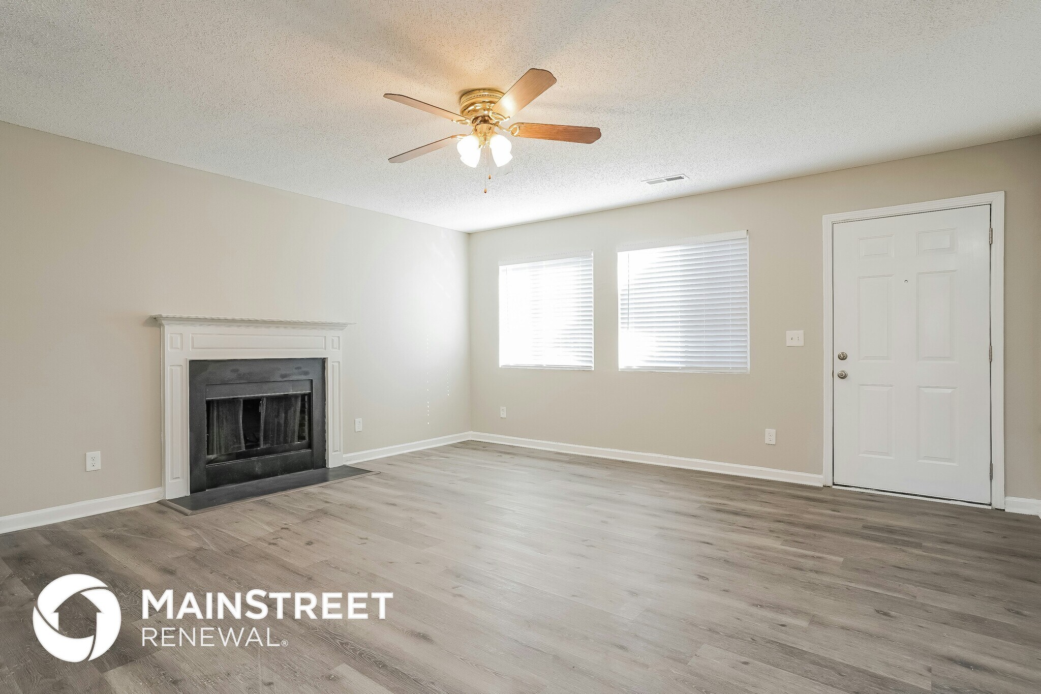 Building Photo - 5605 Hidden Lake Dr