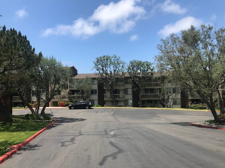 Primary Photo - 6542 Ocean Crest Dr