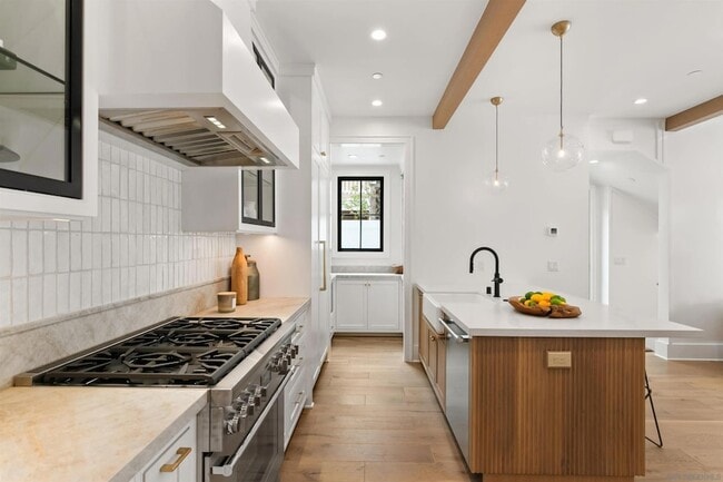 Building Photo - 715 F Ave