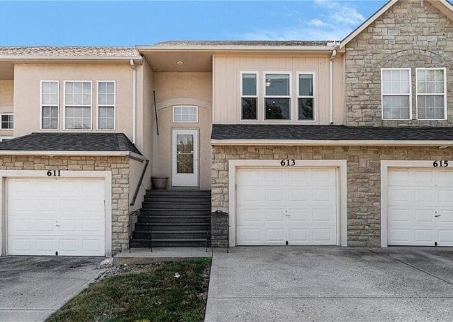 Primary Photo - 3 Bed, 2 Bath Townhome Available Now!