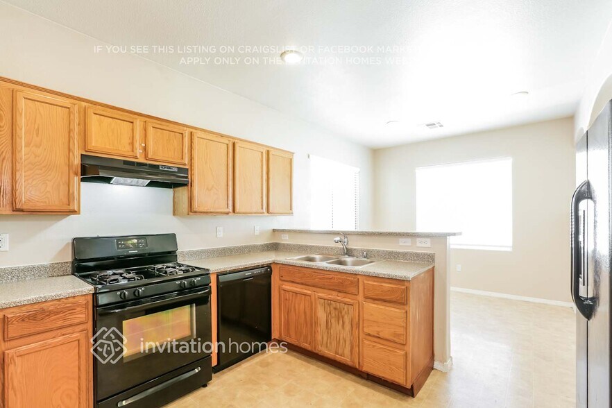 Building Photo - 6554 E Coronado Canyon Ave