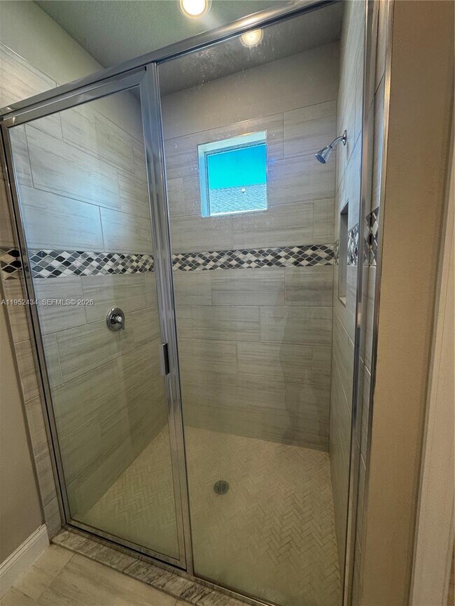 Building Photo - 6712 Cloverdale Ave