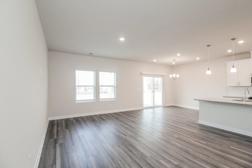 Building Photo - 1200 Sweet Pea St