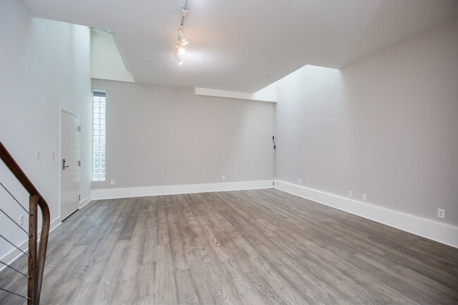 Building Photo - 125 Gilbert St