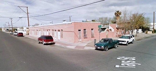 Building Photo - 709 S Tays St