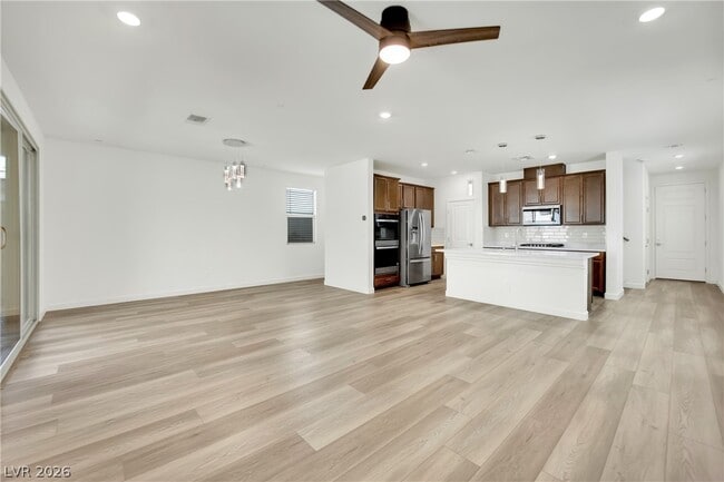 Building Photo - 1515 Pacific Baza St