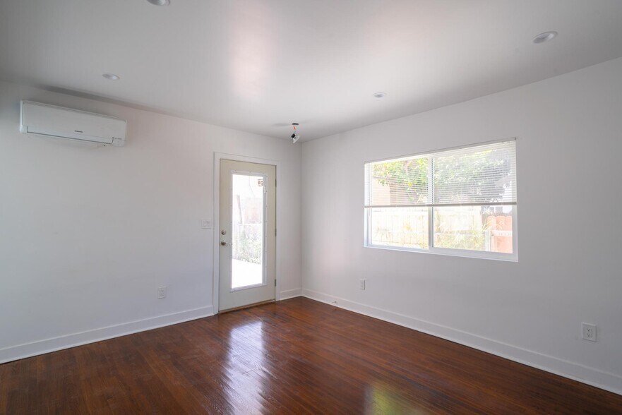 Building Photo - 2325 S Sycamore Ave