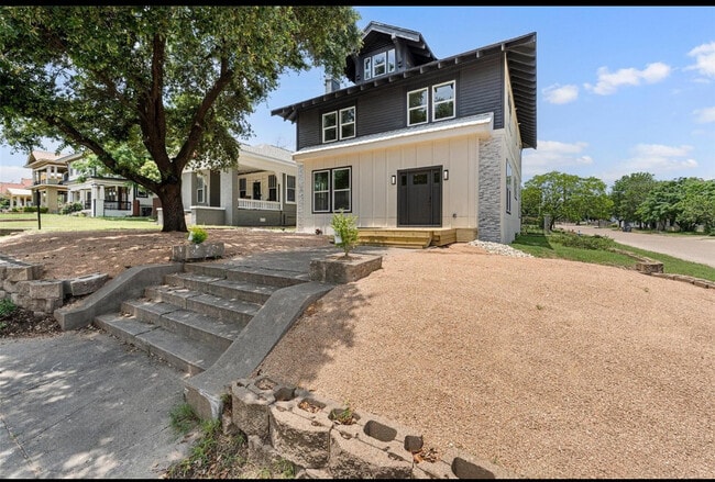 Building Photo - 2201 Morrow Ave