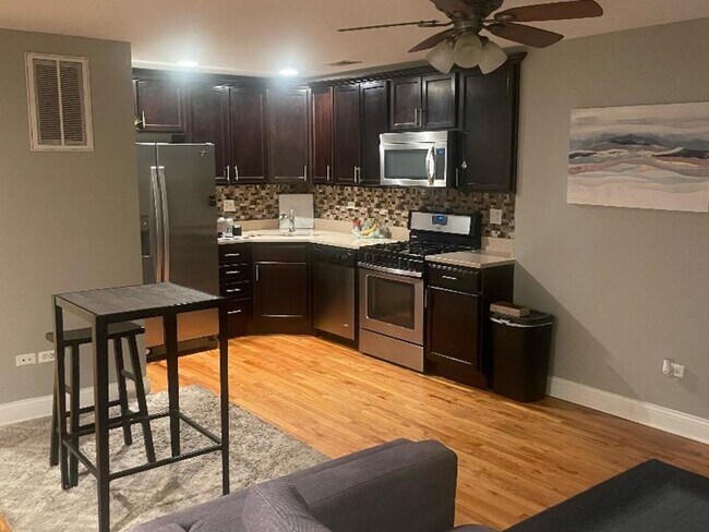 Building Photo - 3313 S Calumet Ave