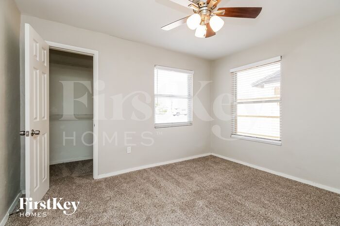 Building Photo - 930 E Weber Dr