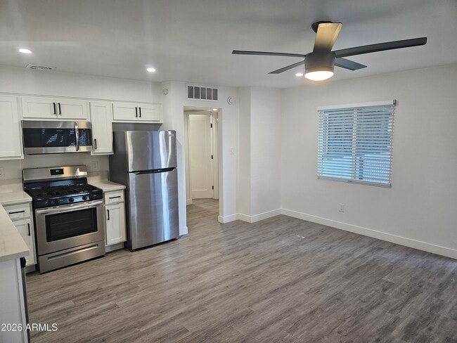 Building Photo - 780 W Coolidge St