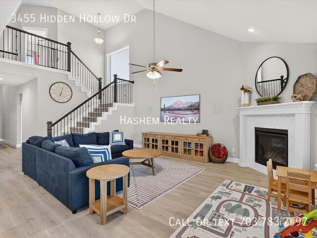 Building Photo - 3455 Hidden Holw Dr