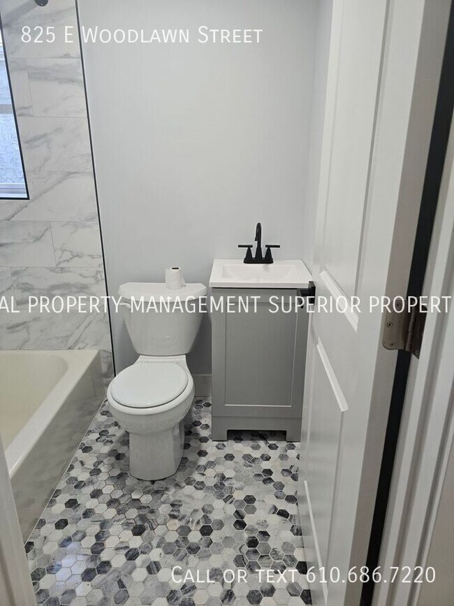 Building Photo - 825 E Woodlawn St