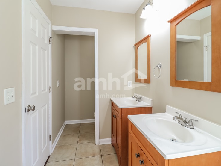 Building Photo - 61 Wintergreen Dr