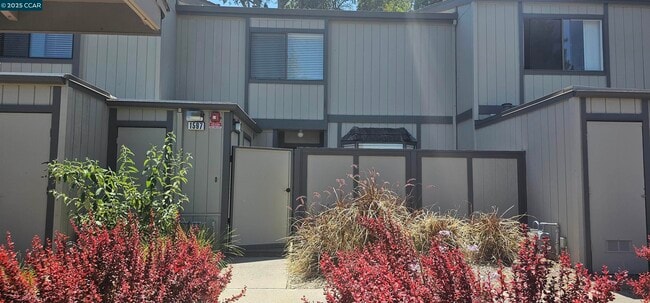 Building Photo - 1597 Ashwood Dr