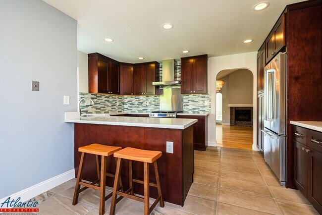 Building Photo - Gorgeous Home | Remodeled | Desirable Location