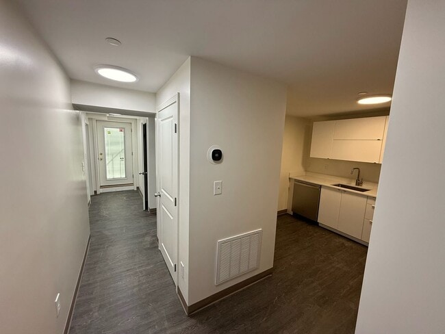 Building Photo - 9/1 Renovated 1BR with laundry in unit near Brigham Circle, Longwood!