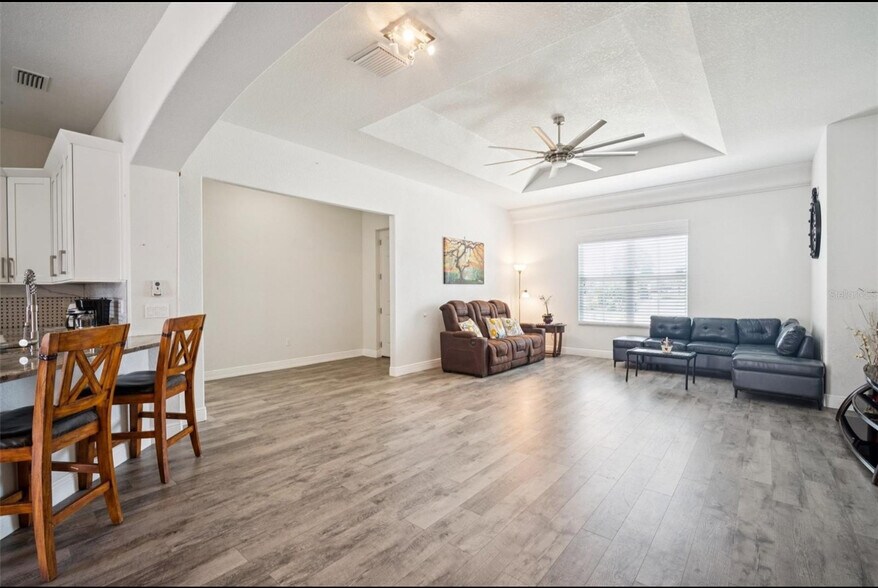 Building Photo - 10517 Camelia Dr