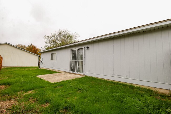 Building Photo - 2007 Skull Valley Dr