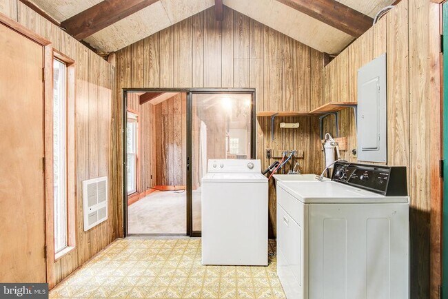 Building Photo - 8297 Squires Ln