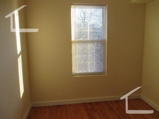 Building Photo - 3 bed in brookline village