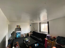 Building Photo - 16 Melba Pl