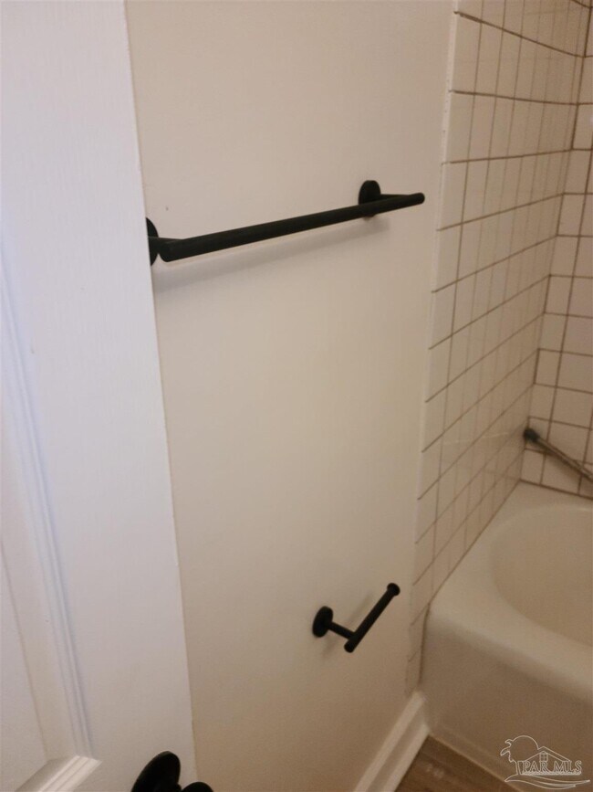 Building Photo - 207 Hart Dr