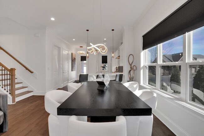 Building Photo - 1024 Club View Dr