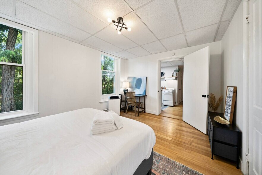 Building Photo - 242 Mccormick Pl