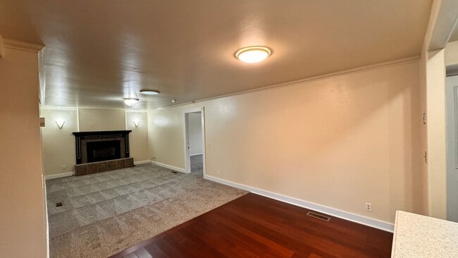 Building Photo - 3 Bedroom Rambler with Mother-In-Law Suite