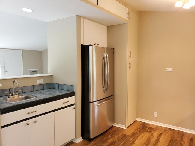 Building Photo - 413 Riverview Dr