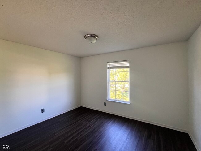 Building Photo - 10400 Hickory Hill Dr