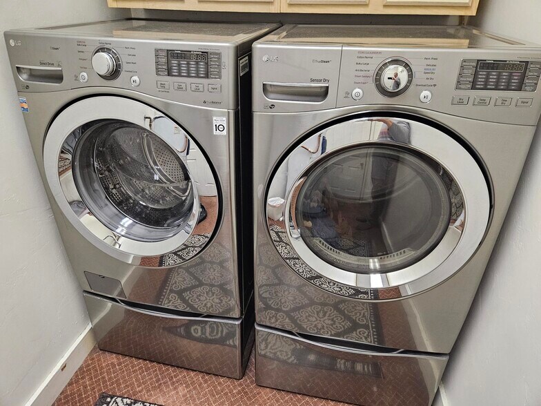 Free Use of Washer and Dryer - 2971 Mumbarto Ave