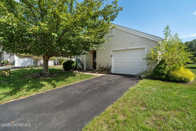 Building Photo - 7 Tamarack Ct