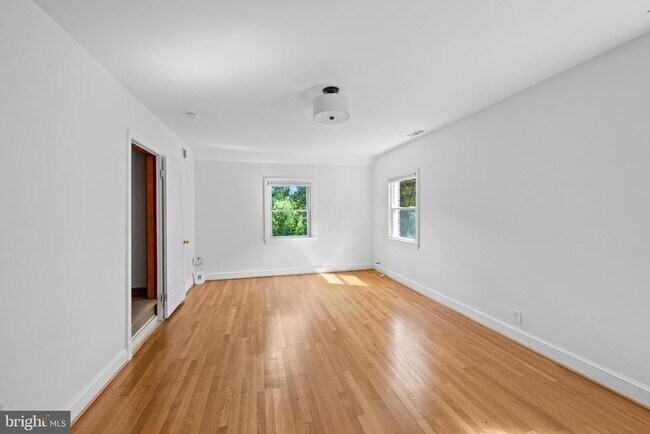 Building Photo - 4714 Upton St NW