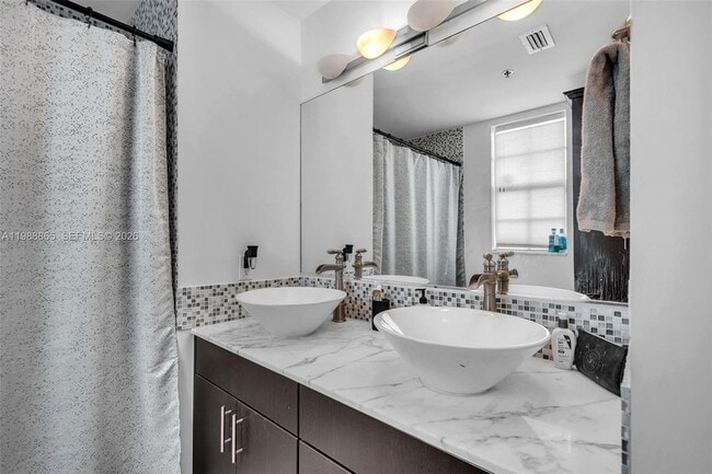 Building Photo - 1400 Salzedo St