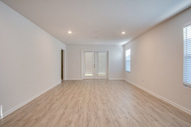 Building Photo - North Pensacola newer construction home– O...