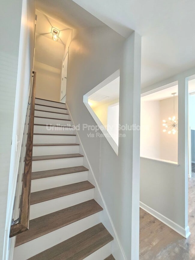 Building Photo - 339 Monlandil Dr