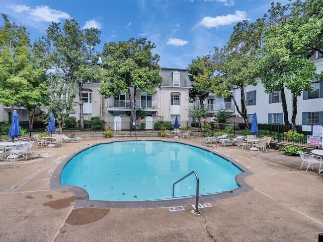 Building Photo - 2601 Bellefontaine St