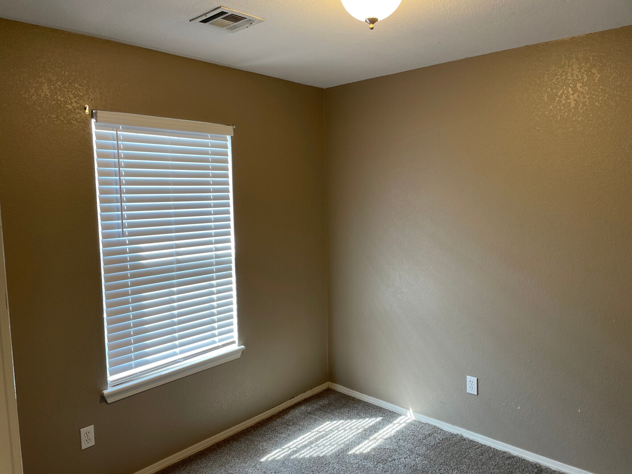 Guest Bedroom 1 - 1424 Jordan Cir