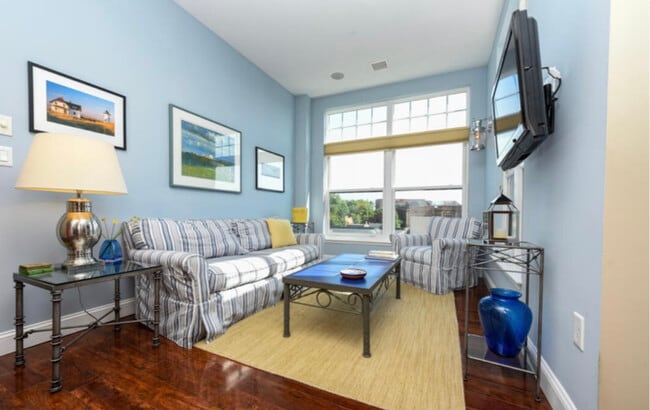 Building Photo - 17 Chapel St