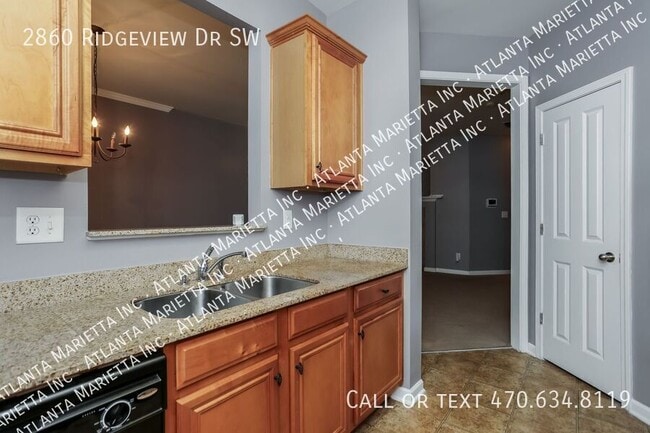 Building Photo - 2860 Ridgeview Dr