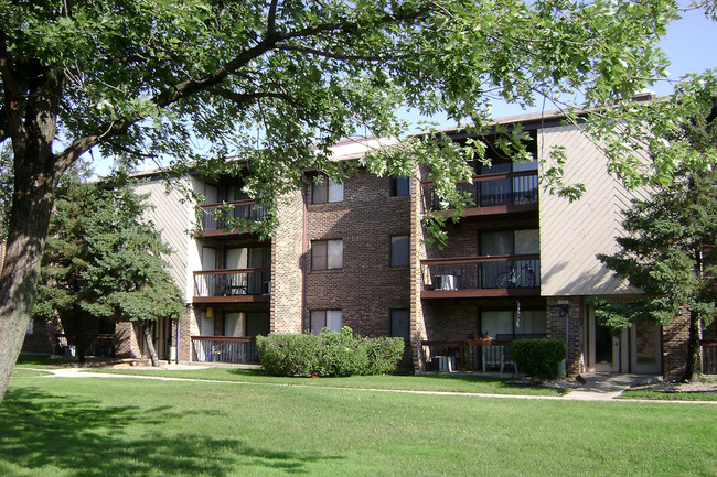 Building Exterior - Rustic Oaks