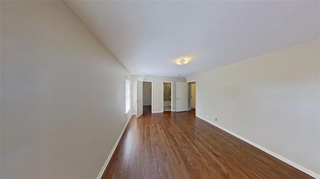 Building Photo - 841 Hillside Dr