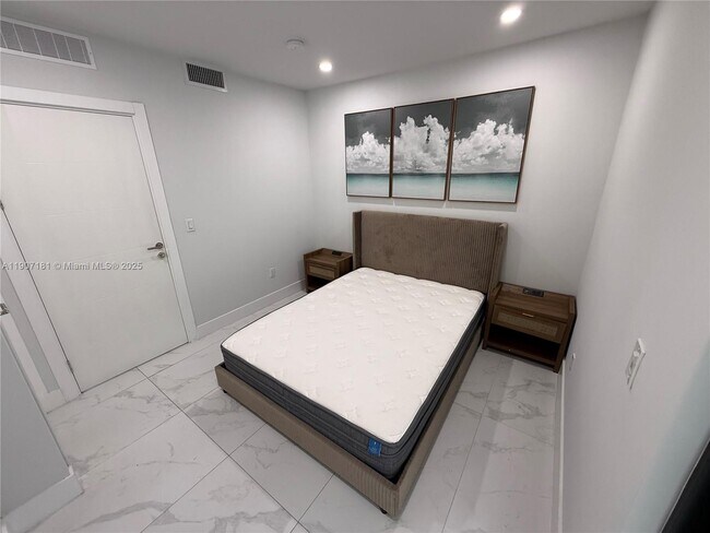 Building Photo - 944 Jefferson Ave